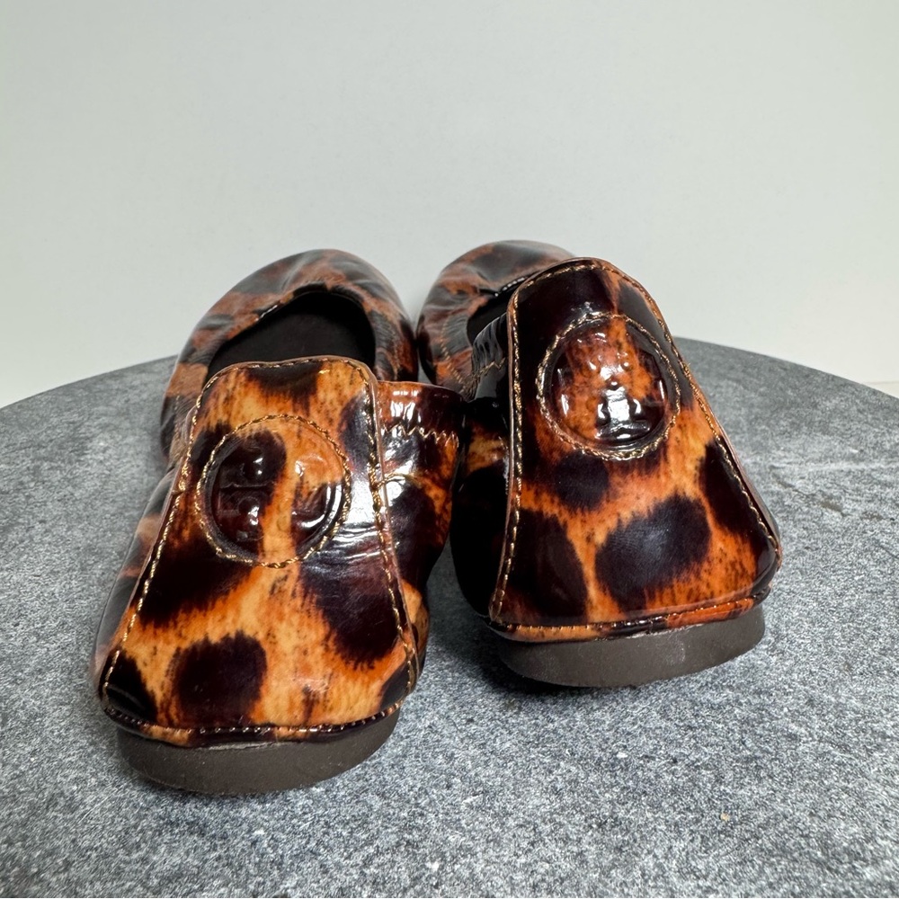Tory Burch Eddie Leopard Print Patent Leather Ballet Flats 6.5 - Picture 5 of 12